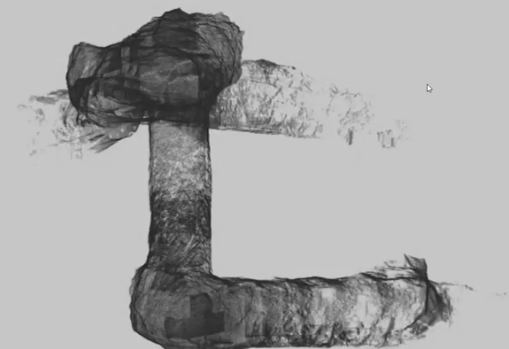 Uma visualização em 3D em escala de cinza mostra um sistema de dutos complexo com curvas e voltas, semelhante a uma estrutura de tubo em ângulo reto. A textura parece ser áspera, com tons variados destacando os intrincados detalhes da superfície, e as partes parecem parcialmente transparentes.